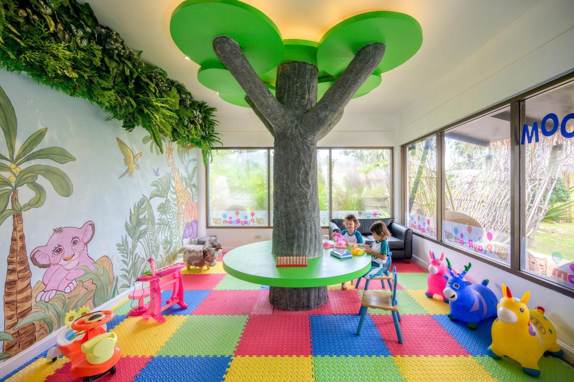 Thavorn Palm Beach Resort Phuket Karon Esterno foto Kids Club