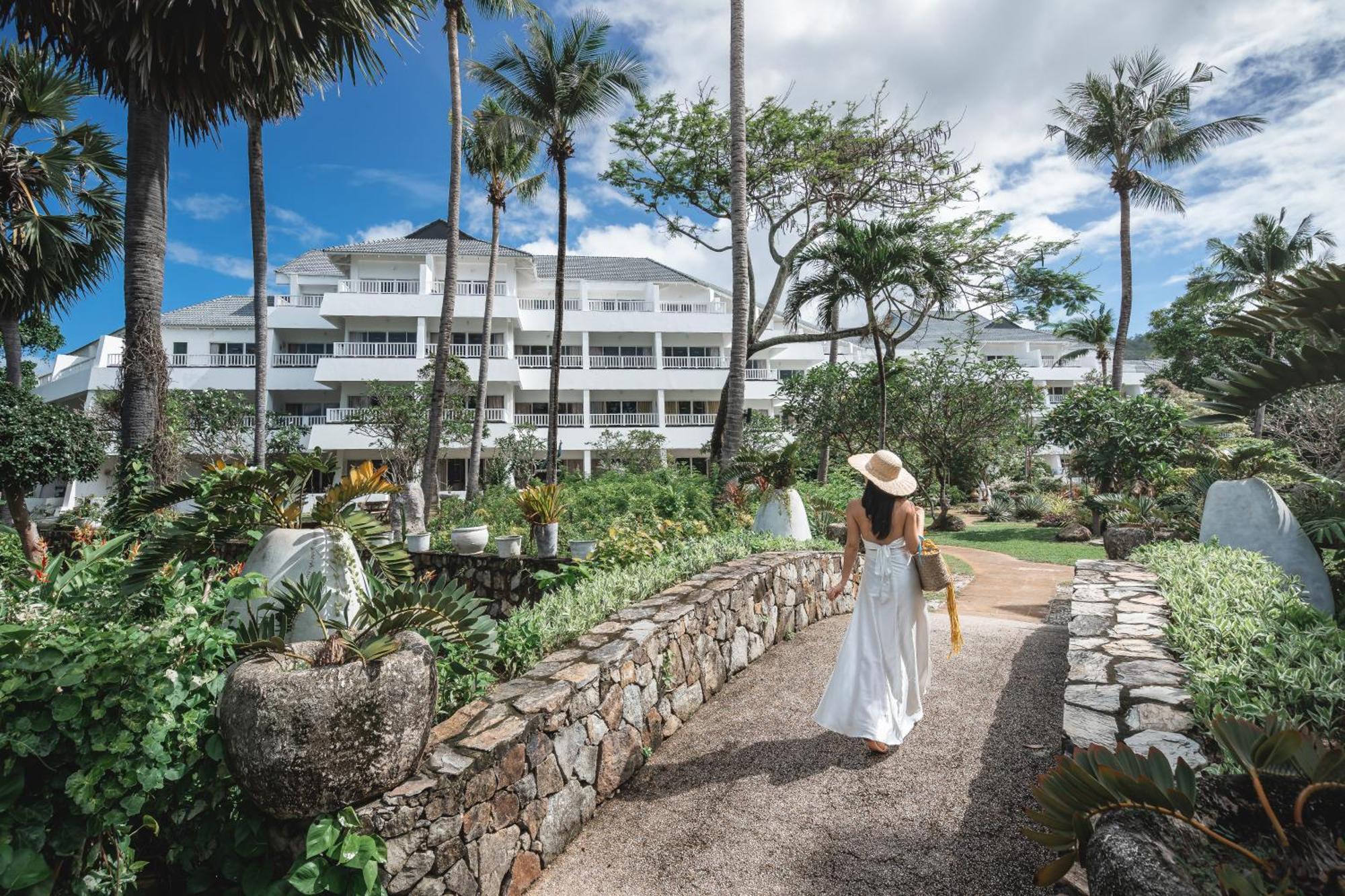 Thavorn Palm Beach Resort Phuket Karon Esterno foto The hotel in 2019
