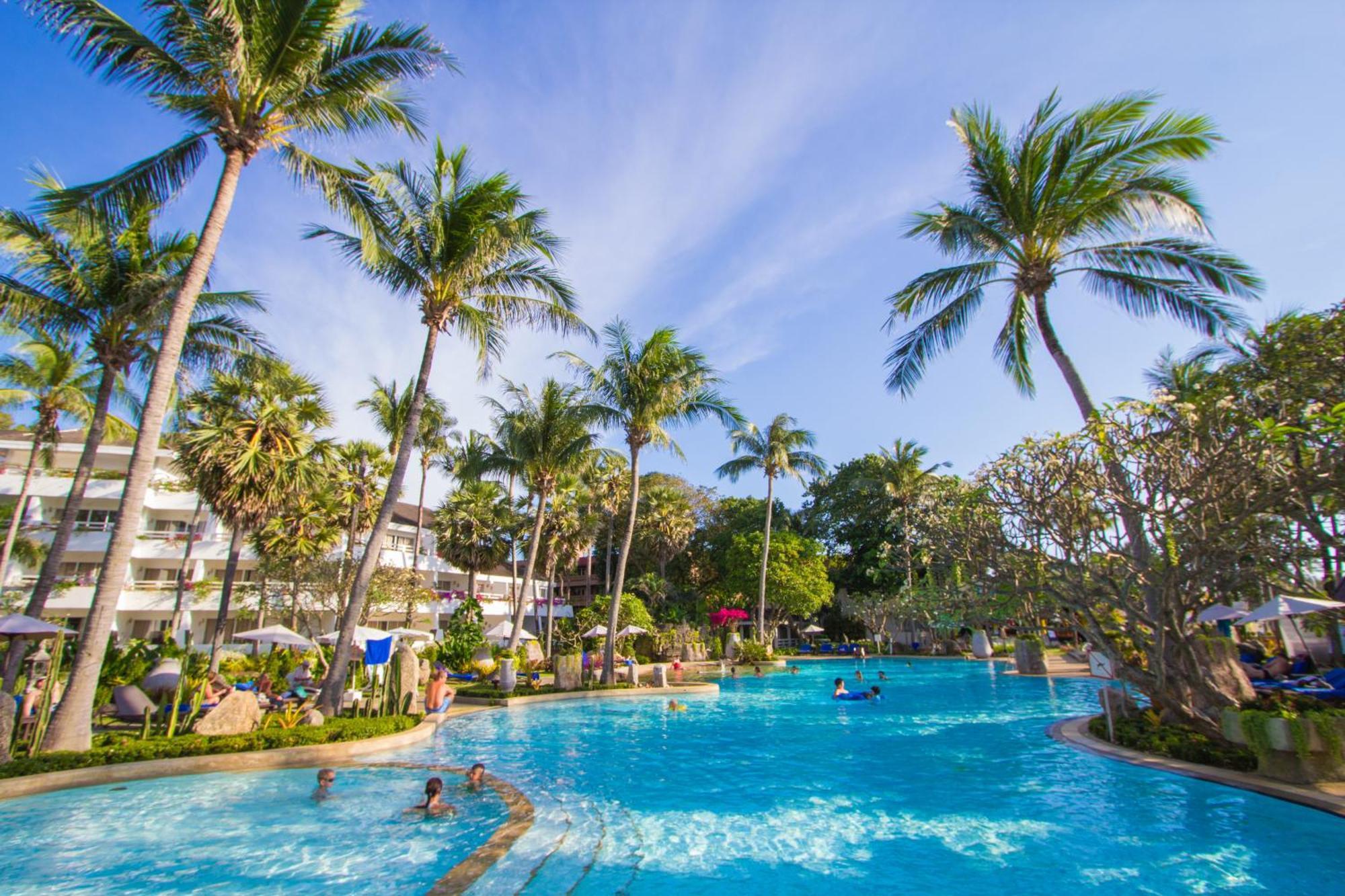 Thavorn Palm Beach Resort Phuket Karon Esterno foto The pool at the Royal Paradise Hotel & Spa