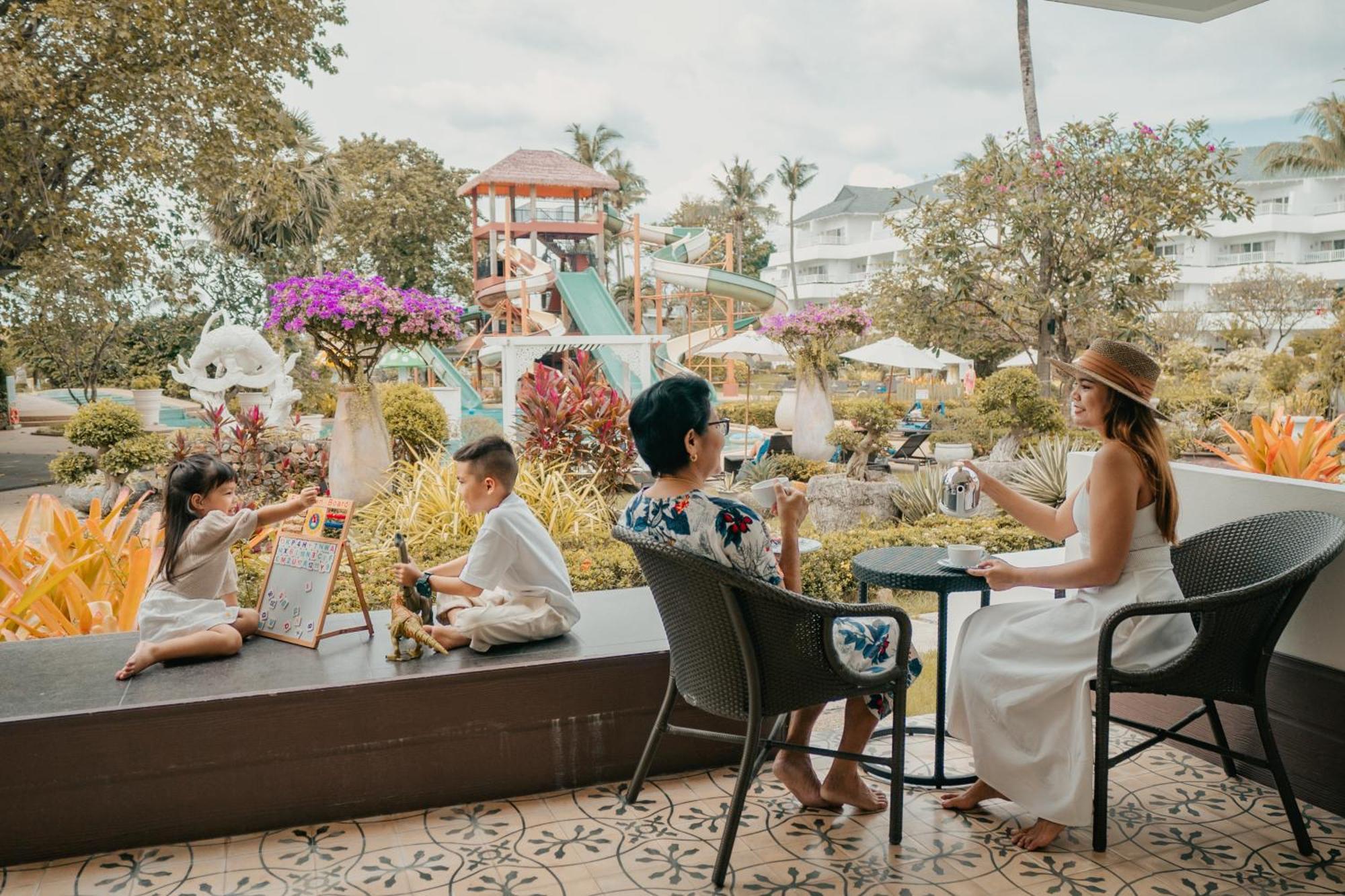 Thavorn Palm Beach Resort Phuket Karon Esterno foto The Village