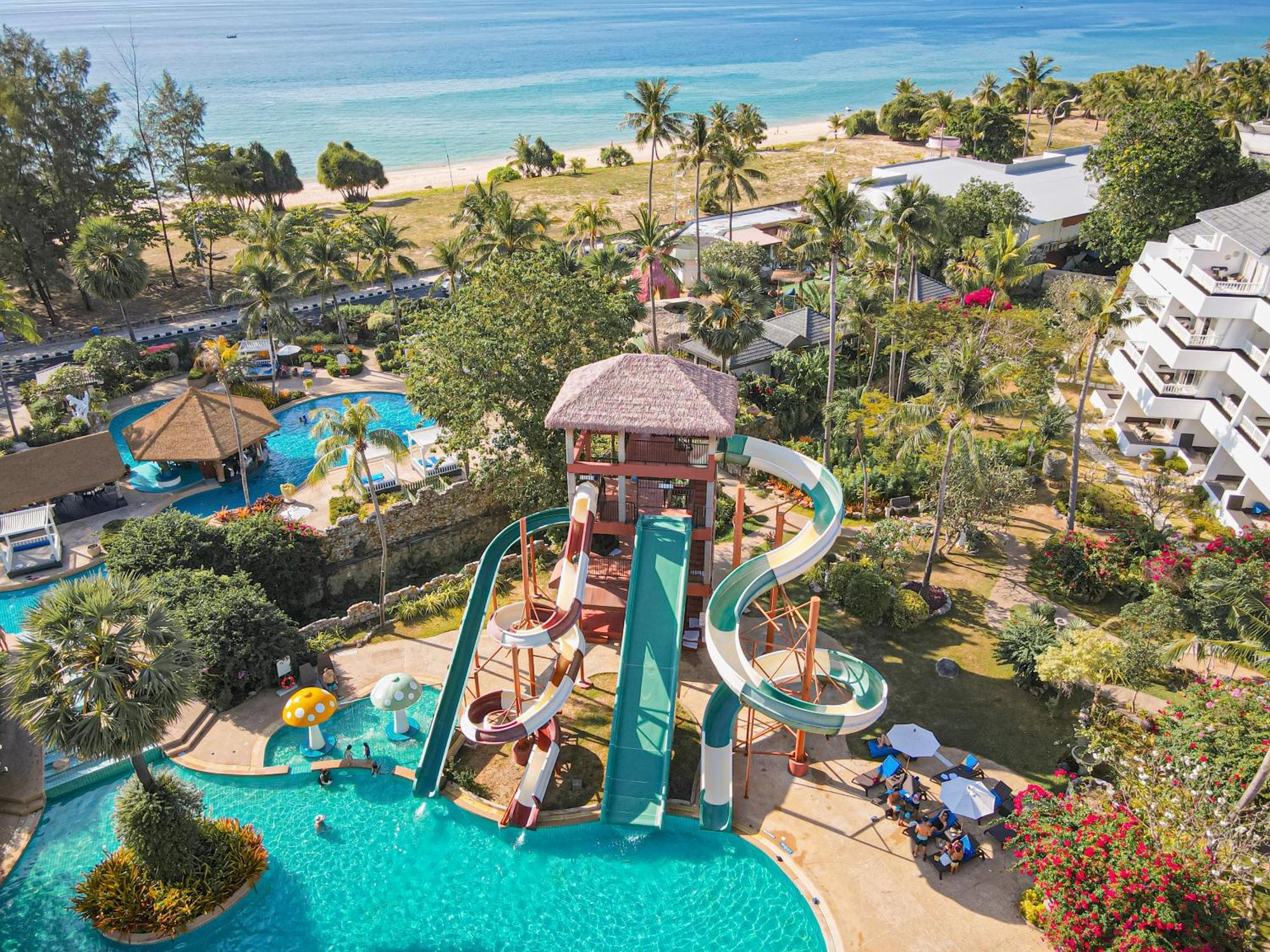 Thavorn Palm Beach Resort Phuket Karon Esterno foto Water Park