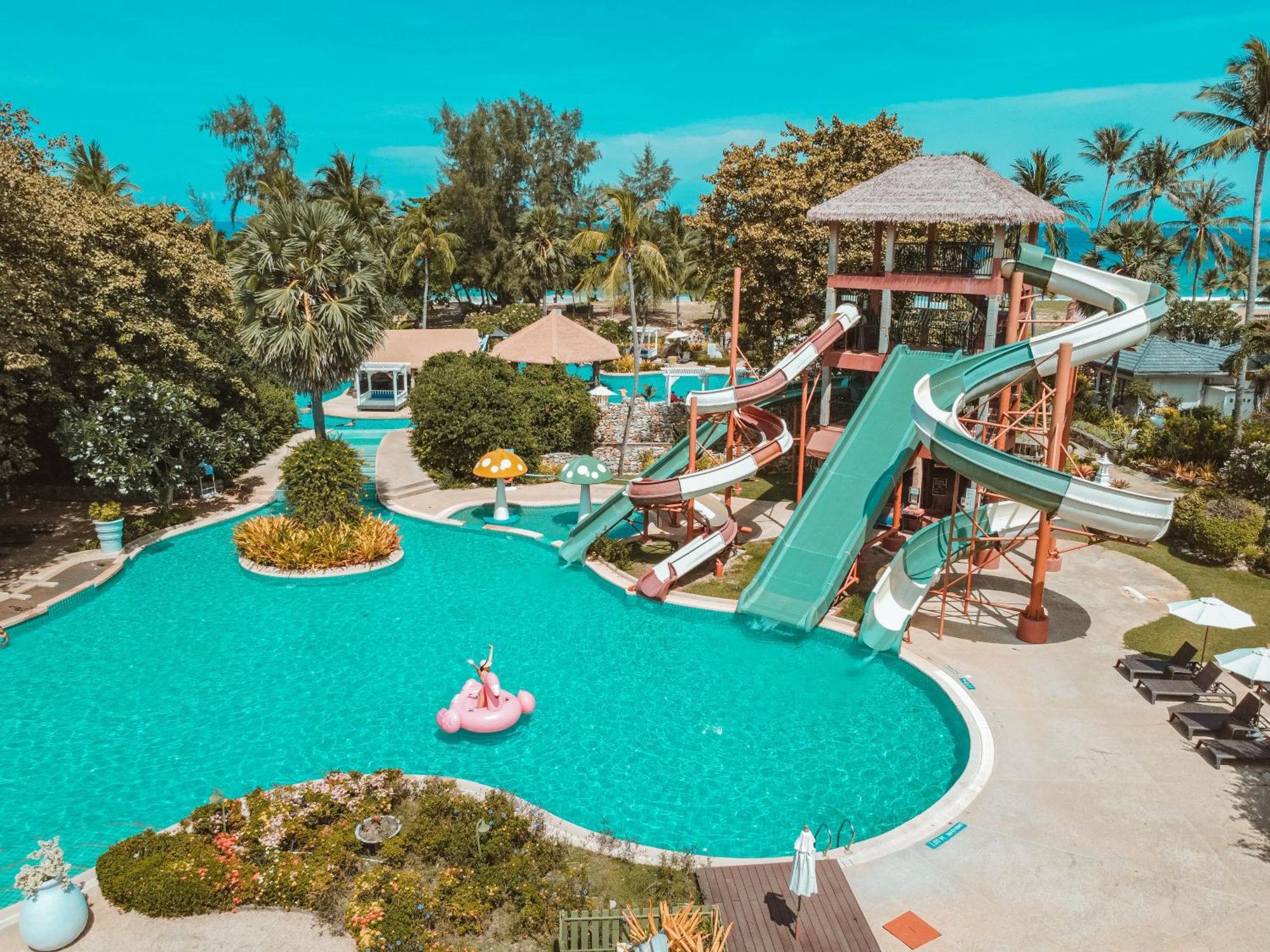 Thavorn Palm Beach Resort Phuket Karon Esterno foto Water Park at the resort