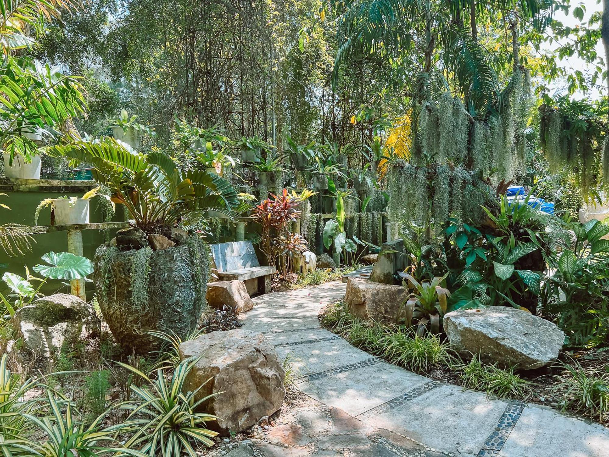 Thavorn Palm Beach Resort Phuket Karon Esterno foto The path leading to the temple
