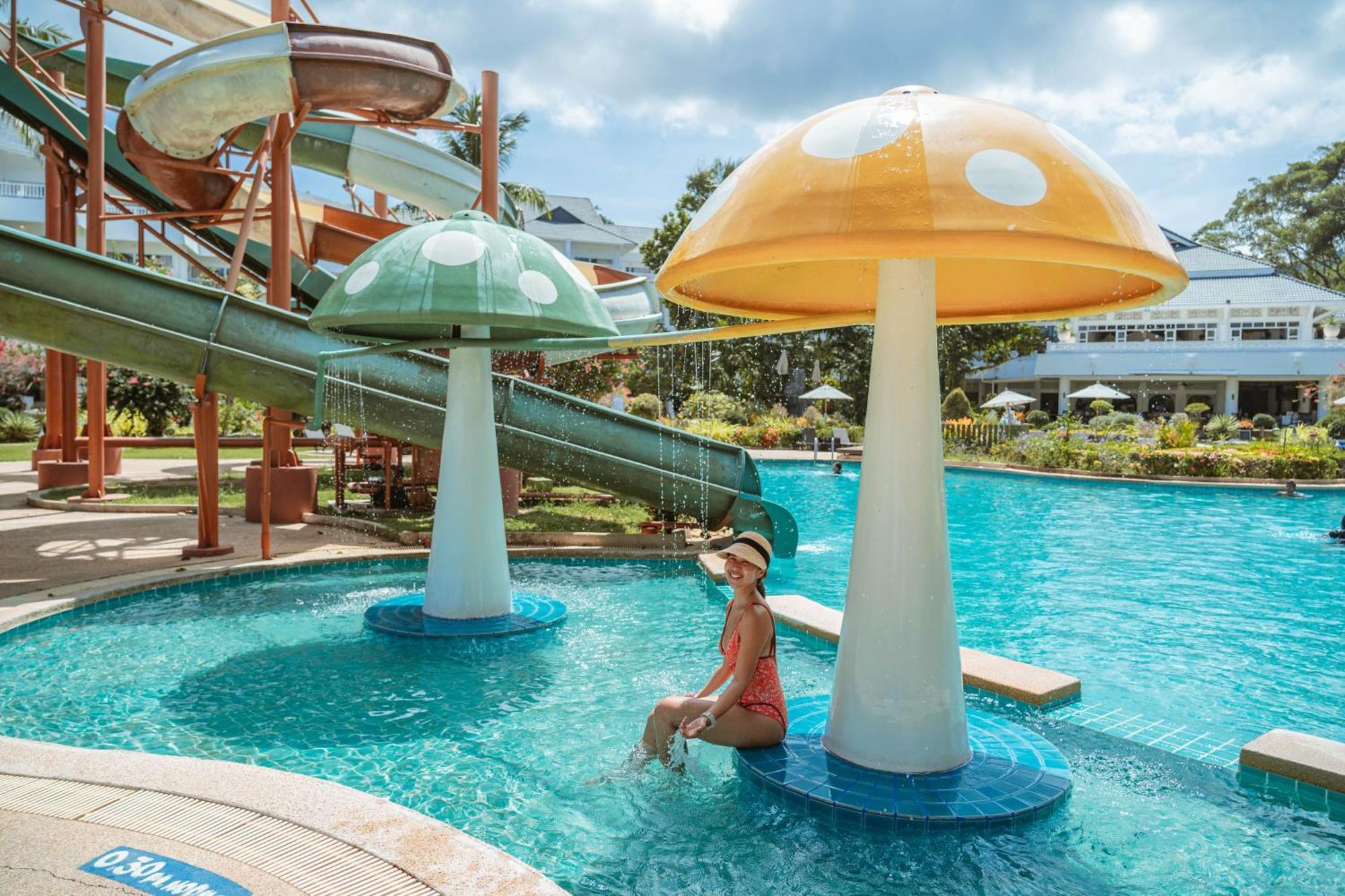 Thavorn Palm Beach Resort Phuket Karon Esterno foto Water Park